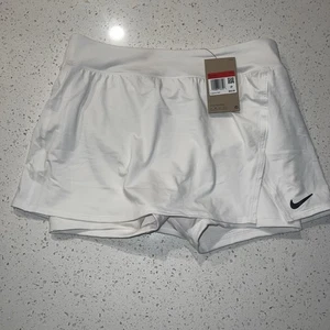 Falda corta de tenis Nike Court Victory para mujer grande blanca DH9779 100 calce ajustado - Imagen 1 de 5