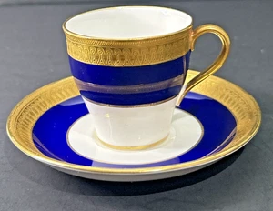 Antica tazza e piattino Demitasse incrostato cobalto/oro modello Minton G6262 c1920 - Foto 1 di 12