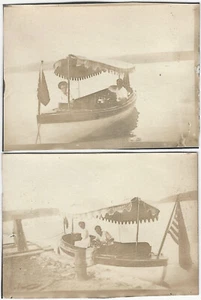 Lancha de remos Lake Cruise con toldo y bandera americana en el agua dos instantáneas originales - Imagen 1 de 1