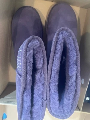 NUEVO EN CAJA Botas clásicas para mujer Ugg Australia - púrpura, EE. UU. 7 Foto 1 de 4