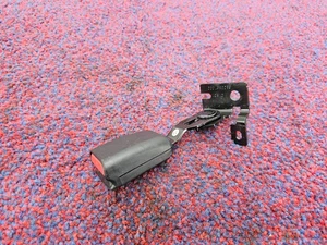 JEEP GRAND CHEROKEE LAREDO WL 22-25 REAR DRIVER LEFT SEAT BELT BUCKLE RECEIVER - Picture 1 of 3