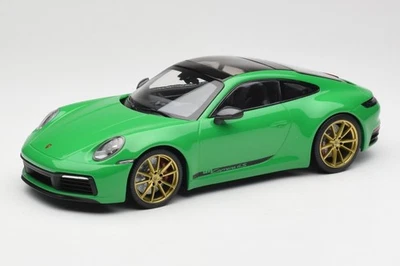 155067325 Porsche 911 992 Carrera 4S Python Green Minichamps 1/18 - Immagine 1 di 4