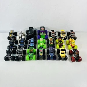 Paquete Monster Truck Hot Wheels Monster Jam escala 1:64 x 21 Zombie, Grave, Mutt - Imagen 1 de 24