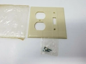 Vintage Eagle Ribbed Bakelite Toggle Switch Duplex Outlet Wall Plate Cover Ivory - Picture 1 of 5