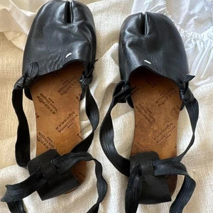 MAISON MARGIELA Tabi Strap Ballet Flats Black Leather Lace Up Size US 5.5 Used - Picture 1 of 6