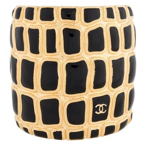 Brazalete Chanel Cuff 2019 Métiers d'Art Paris Gripoix CC chapado en oro - Imagen 1 de 11