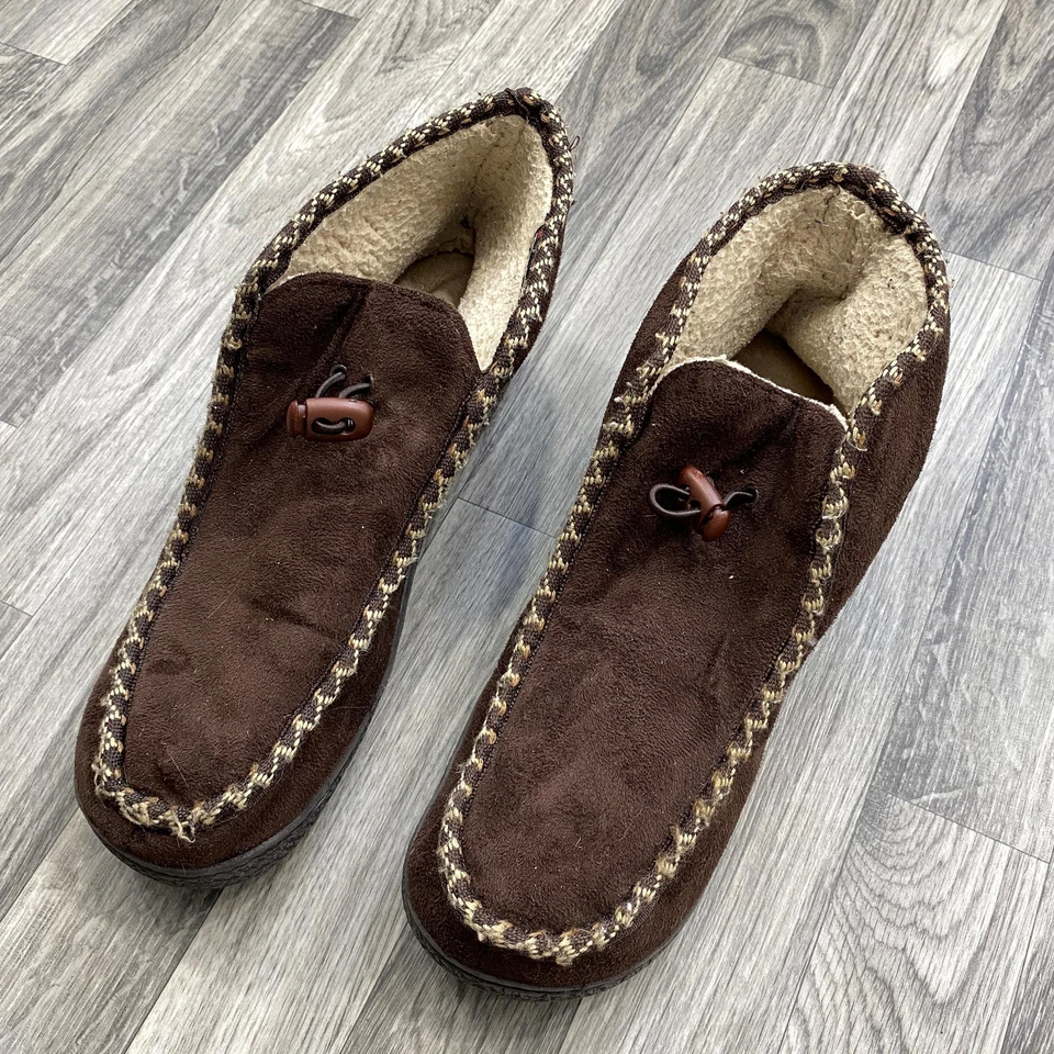 Chinelos masculinos ISOTONER mocassim forrado de pele marrom couro sintético para área externa 9,5/10,5 - Imagem 1 de 4