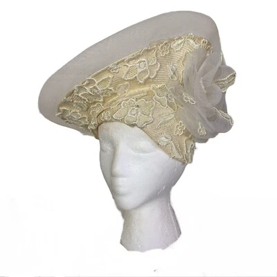 WOMEN'S VINTAGE CIRCA 1980'S ALBRIZIO NEW YORK BEIGE LACE AVANT GARDE HAT - Image 1 of 4