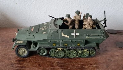 CAMIONETTA MILITARE TEDESCA con soldati  NITTO - Immagine 1 di 4