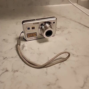 Sony Cyber-shot DSC-W210 12.1MP Digital Camera -silver-green - Bild 1 von 8