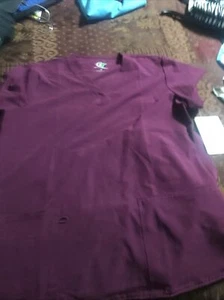 GT Performance Berry Pink 2 Pocket V-Neck Scrub Top M Stretch Knit Short Sleeve - Picture 1 of 7