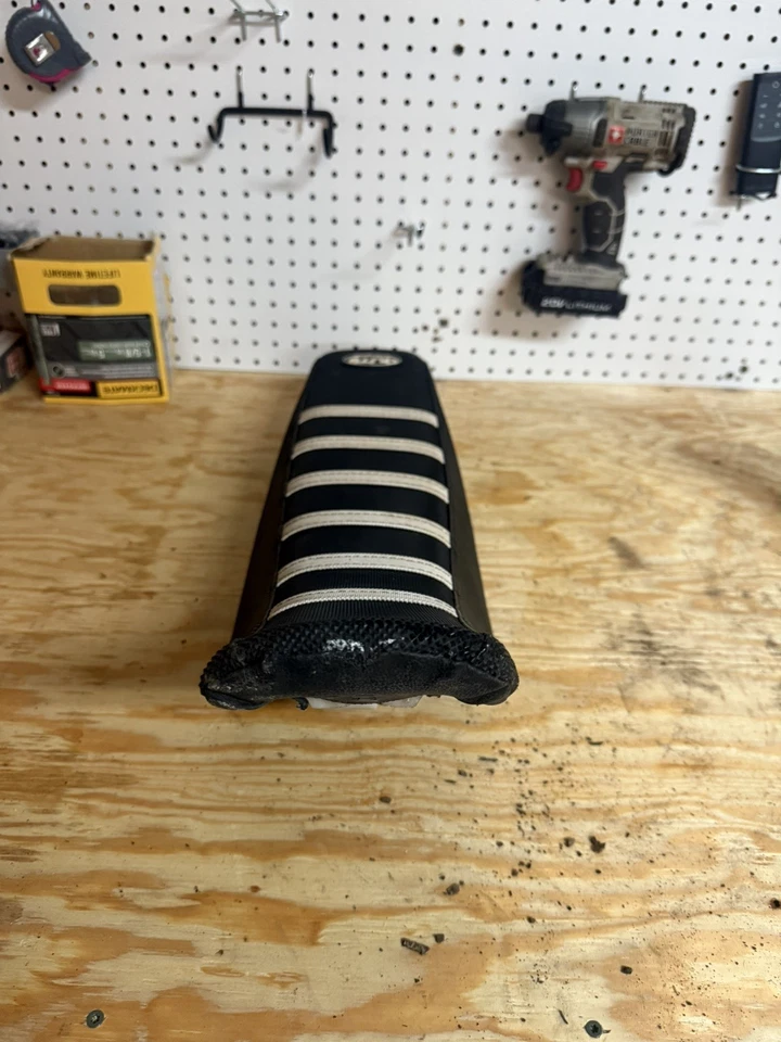 Honda Crf150r 2019 sillín de asiento OEM con cubierta de asiento de repuesto 2007-2025 Foto 1 de 4