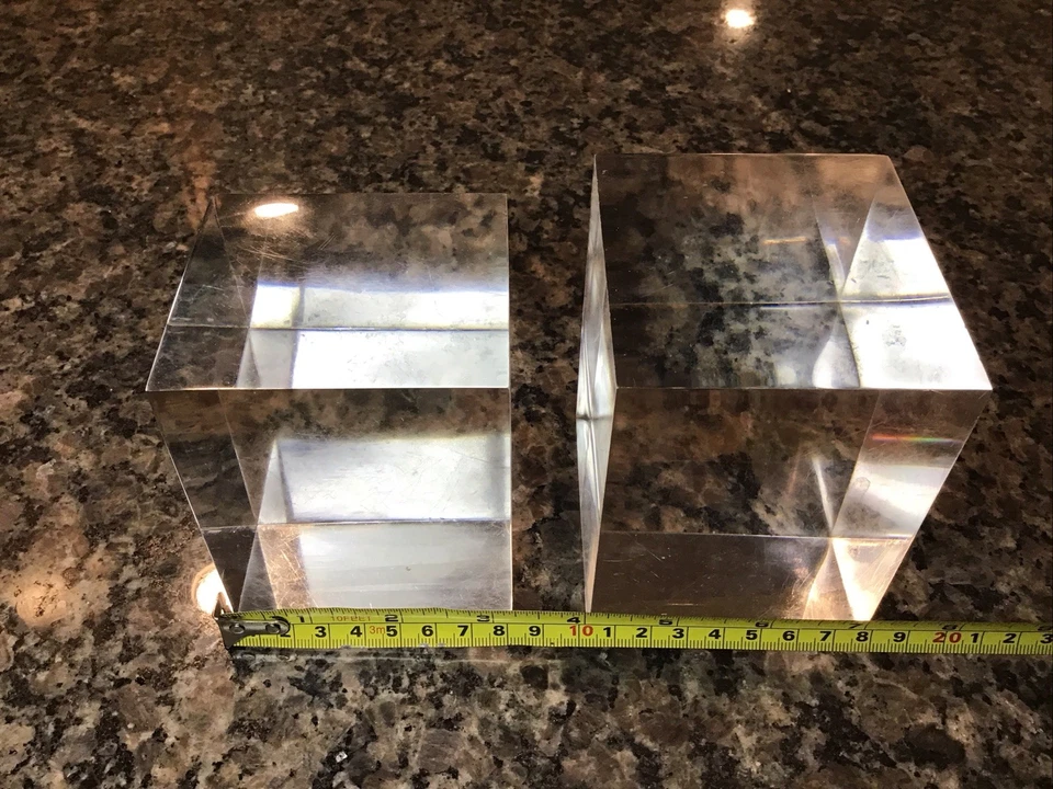 "Par de ladrillos base de exhibición de cubo cuadrado Lucite acrílico transparente de colección 4"" x 3,5""" Foto 1 de 4