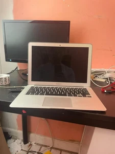 Apple MacBook Air A1466 | Intel Core i5 | 4GB RAM | No Power | No SSD |For Parts - Picture 1 of 5