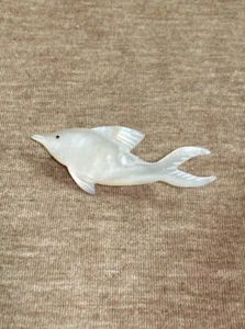 Dolphin Pin White Mother Of Pearl C90-12 - Picture 1 of 2