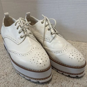 Women’s Sz 8 White Platform Lace Up Wingtips Round Toe Dress Oxfords Shoes - Picture 1 of 9