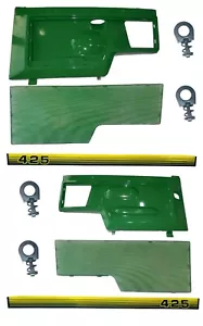 Panel lateral/pantalla/pegatina/clip LH/RH AM128982 AM128983 se adapta a John Deere 425 BAJO SN - Imagen 1 de 11