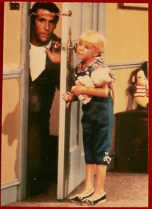 HAPPY DAYS - Card #25 - Arthur "Fonzie" Fonzerelli - Henry Winkler Duocards 1998