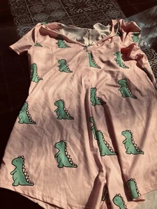 Süßer Schlaf-Kurz Overall DinosauriermusterRosa Neu Ohne Etikett Gr XL - Bild 1 von 4
