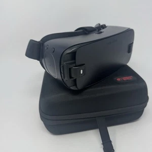 Samsung Gear VR 2 Oculus Virtual Reality Headset 2016 SM-R323 Blue / Black USB-C - Picture 1 of 9
