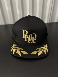 RHUDE Podium 5 Panel Snapback Mütze schwarz/gold Stickerei-Neu mit Etikett - Bild 1 von 6