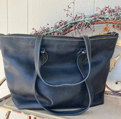 Dooney Bourke vintage ex lg black pebble leather 2ext pockets zip/snapshut bag - Image 1 of 4
