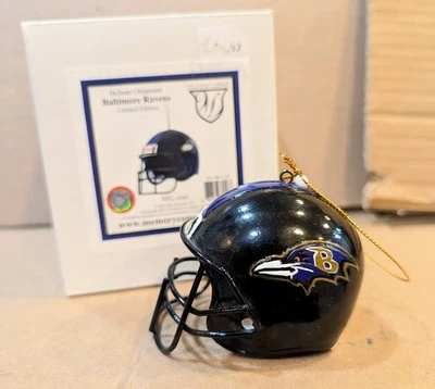 Mini capacete enfeite de Natal Baltimore Ravens Memory Company - Imagem 1 de 2