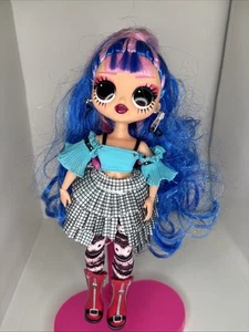 LOL Surprise OMG Fashion Doll Queens Prism BLUE & PINK HAIR Dressed Doll - Picture 1 of 6