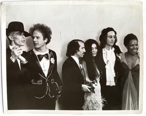 JOHN LENNON BACK STAGE AT 1975 GRAMMY AWARDS VINTAGE PUBLICITY PHOTO UNFRAMED - Picture 1 of 2