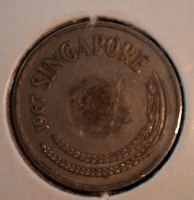 Singapur 1967 10 centavos centro circulado golpeado 10 marcos Foto 1 de 2