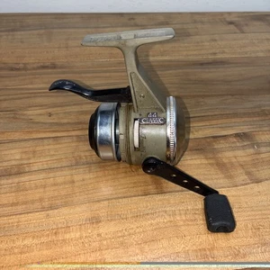 Carrete Zebco 44 clásico underpin muy bonito en muy buen estado hecho en EE. UU. - Imagen 1 de 3