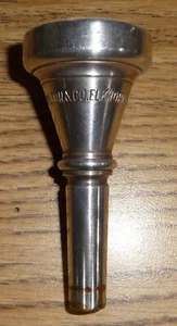 1- COLLEGIATE Frank Holton & Co. NO # Posaune-Bariton kleines Schaftmundstück - Bild 1 von 5