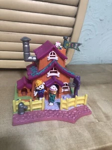 VINTAGE POLLY POCKET, DOG HOUSE and figures by bluebird 1994 - Picture 1 of 6