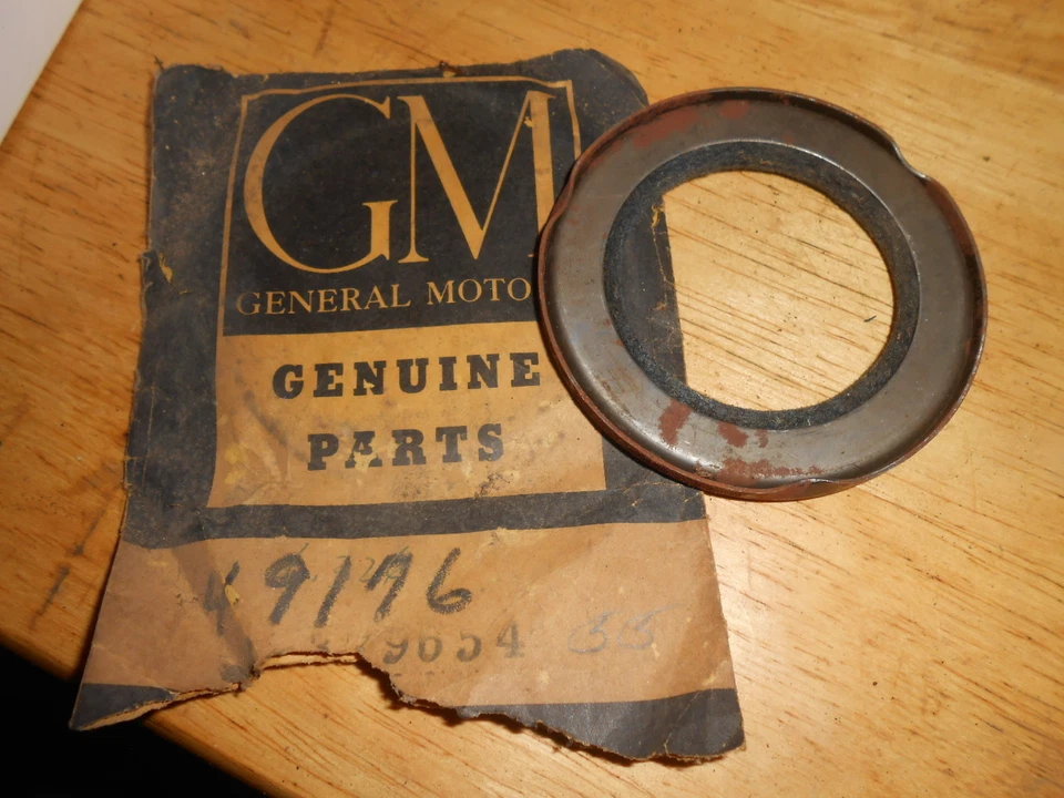 NOS GM Oil Seal 1955 GMC Truck 1951 P252 P253 T2076 3505509 49176 - Image 1 of 1