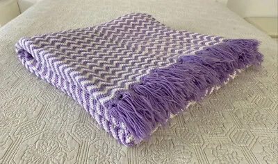 Colcha doble/queen hecha a mano púrpura/blanco ondulado Chevron a rayas ganchillo Foto 1 de 4