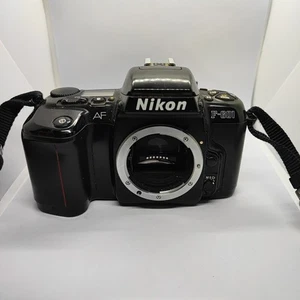 Nikon F-601 Spiegelreflex Kamera AF Filmkamera UNGETESTET Schwarz Aus Japan - Bild 1 von 5