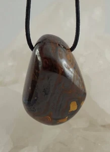 BOULDER OPAL Anhänger Trommelstein gebohrt mit Lederband Edelstein-Anhänger n1 - Bild 1 von 4
