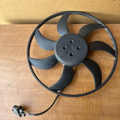 Conjunto de ventilador de refrigeración del motor Volkswagen GTI 2015-2016 OEM 5QM959455B Foto 1 de 4