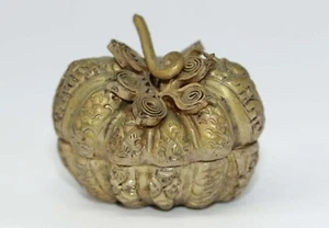 SMALL VINTAGE NOVELTY BRASS ALLOY ASIAN PUMPKIN SQUASH GOURD TWO BETEL NUT BOX - Picture 1 of 17