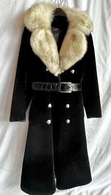 VINTAGE 70s BORGAZIA  Black PLUSH Sz 4-6 Grey Fox Collar, DBL Breasted W/belt. - Image 1 of 4