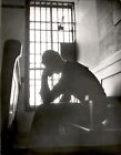LD358 1952 Orig Stan Wayman Photo ACCUSED SLAYER BEHIND BARS ON WINDOW JAIL CELL
