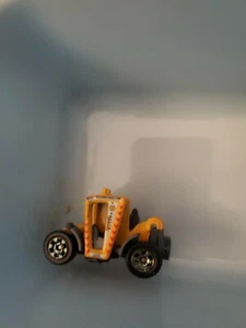 2012 Matchbox Load Lifter K 47 YELLOW - Picture 1 of 4