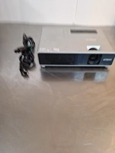 Hitachi CPX5 WXGA Projecteur Portable 3LCD - HDMI - Fonctionne Très bien ! - Photo 1/7