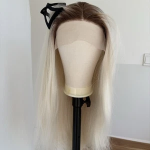 Glue Less T Lace Front Perücke lang glatt platinblond Kunsthaar - Bild 1 von 9