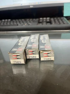 THREE CHAMPION SPARK PLUGS 7989 - Bild 1 von 2