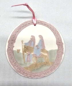 Keil Porzellan Maria & Josef Ornament 1987 rosa 3,5" Durchmesser Weihnachten - Bild 1 von 3