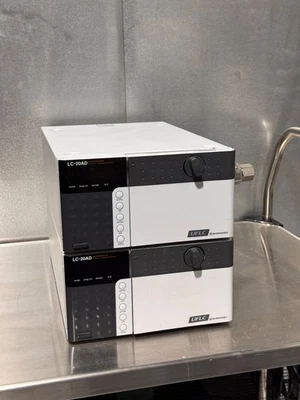 Sistema de bomba Shimadzu Prominence LC-20AD UFLC (cromatógrafo líquido ultra rápido) Foto 1 de 4