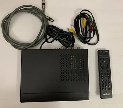 Caja convertidora sintonizador de TV digital Insignia NS-DXA1-APT con control remoto Foto 1 de 4