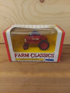 1991 Ertl Farm Classics Farmall 350, model 2244 1:43 scale - Picture 1 of 6