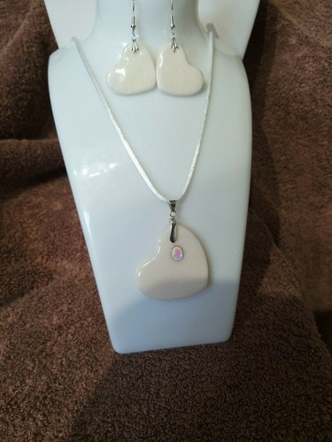 OFF WHITE Questo delizioso ciondolo e orecchini a forma di cuore bianco set off in argilla polimerica